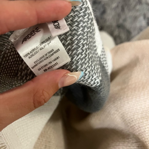 Large Ardene blanket / scarf💗 - Picture 3 of 6